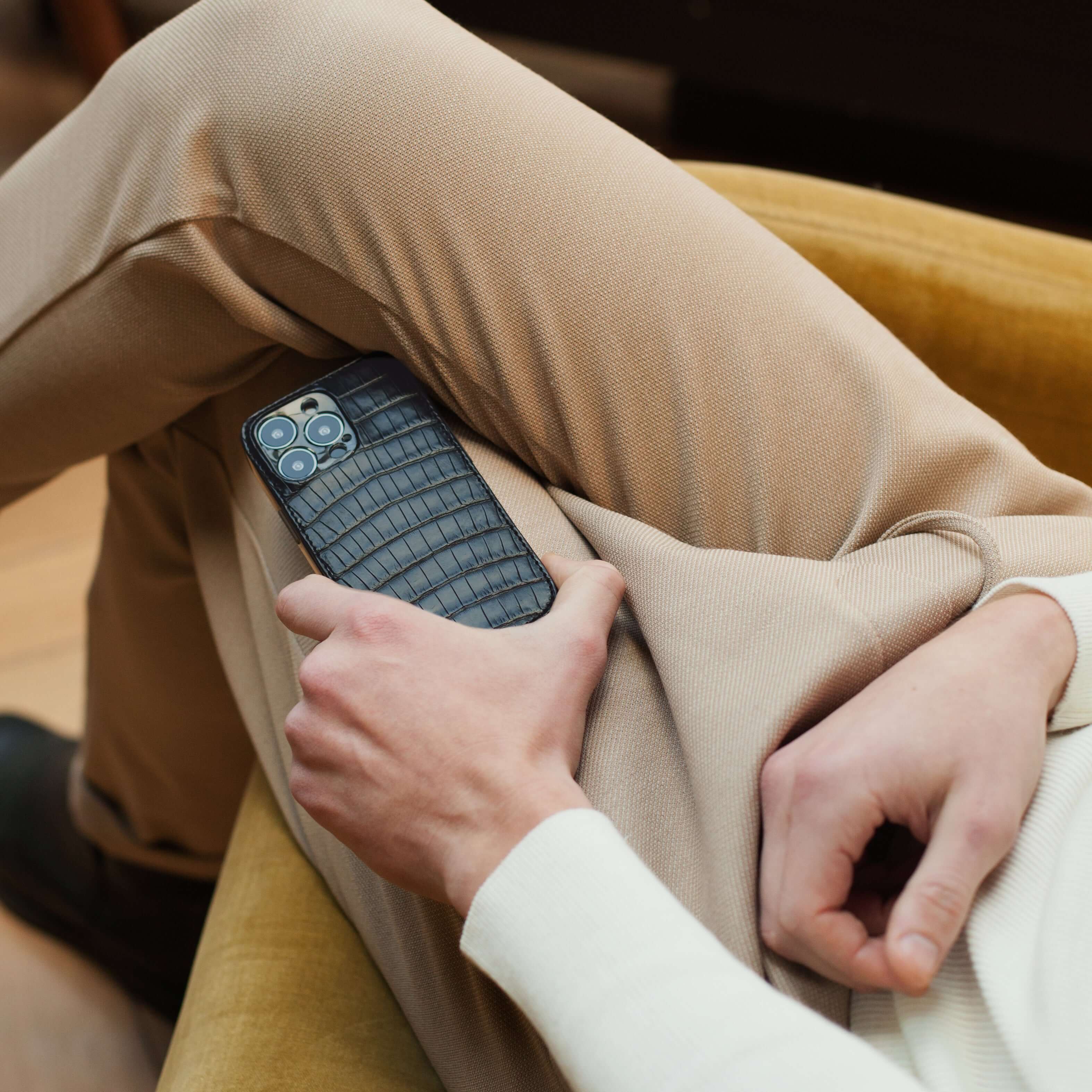 Alligator case iPhone 16 pro ocker