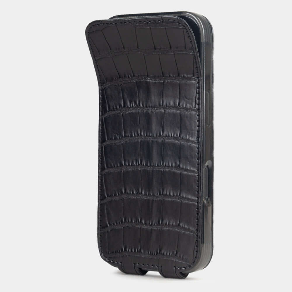 Black Alligator Case iPhone 17 Pro – flexible front cover with integrated magnets shown folding back to securely close and protect the screen