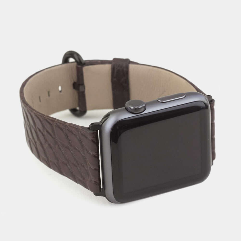 Strap for the Apple Watch 45/46 mm in brown matte alligator leather, with black adapters and buckle | 3/4 profile view to see the inner lining leather
