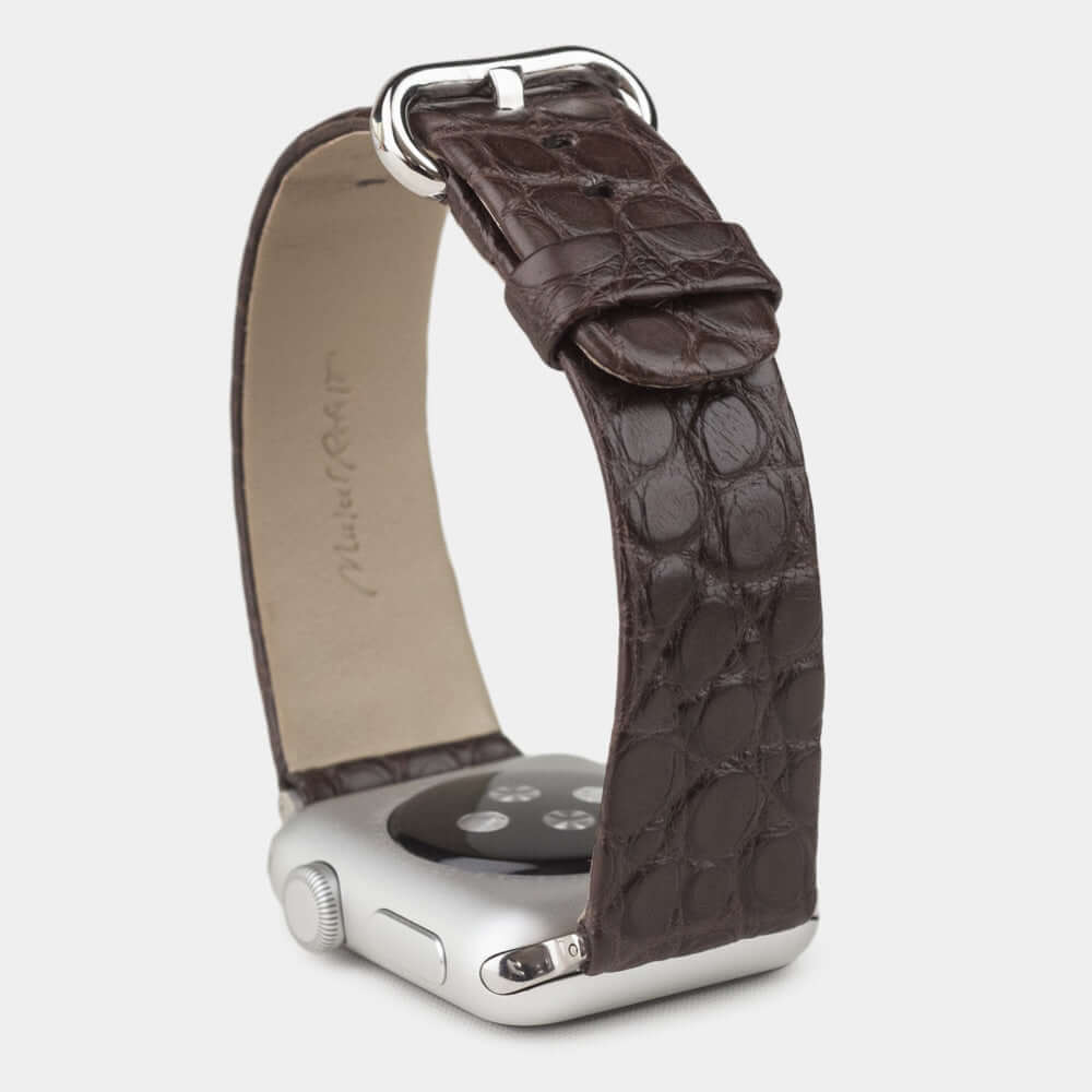 Strap for the Apple Watch 45/46 mm in brown matte alligator leather, with steel adapters and buckle | 3/4 profile view to see the inner lining leather