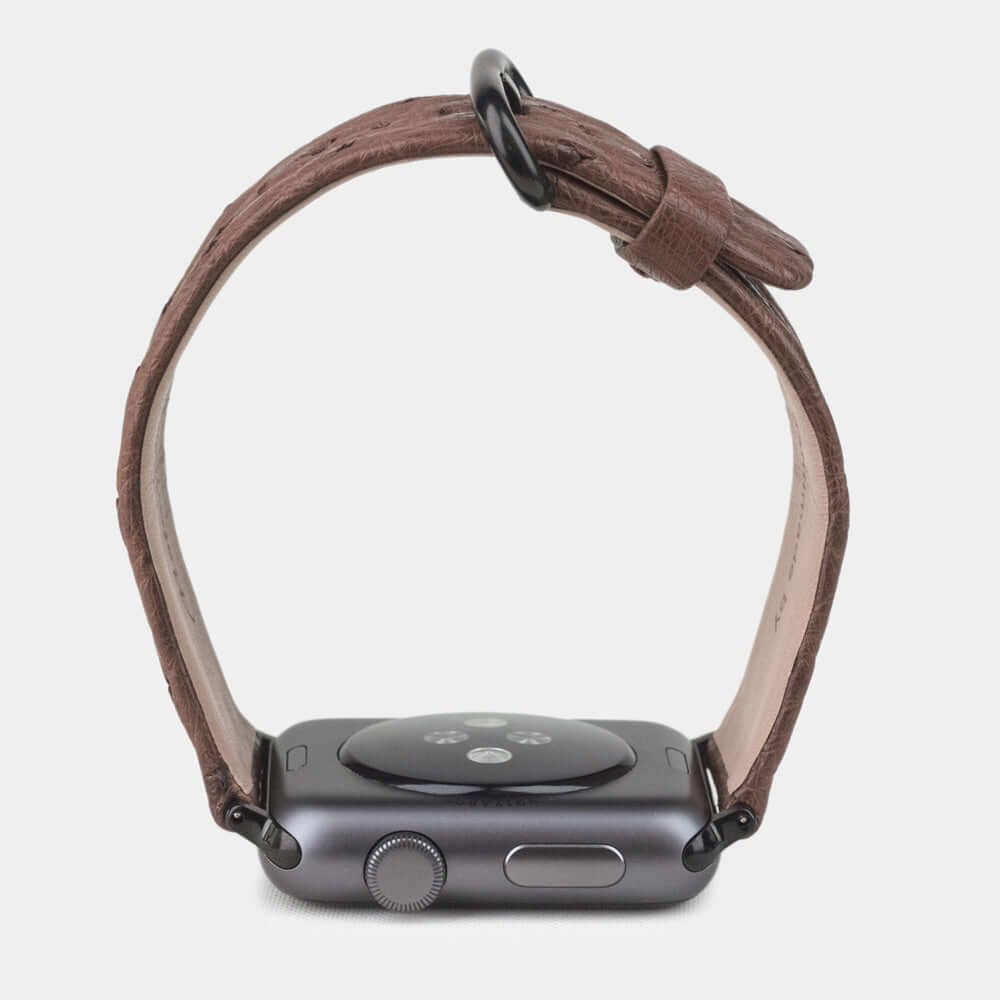 Strap for the Apple Watch 41/42 mm in brown ostrich leather, with black adapters and buckle | close-up on the inner lining leather and the brand stamp