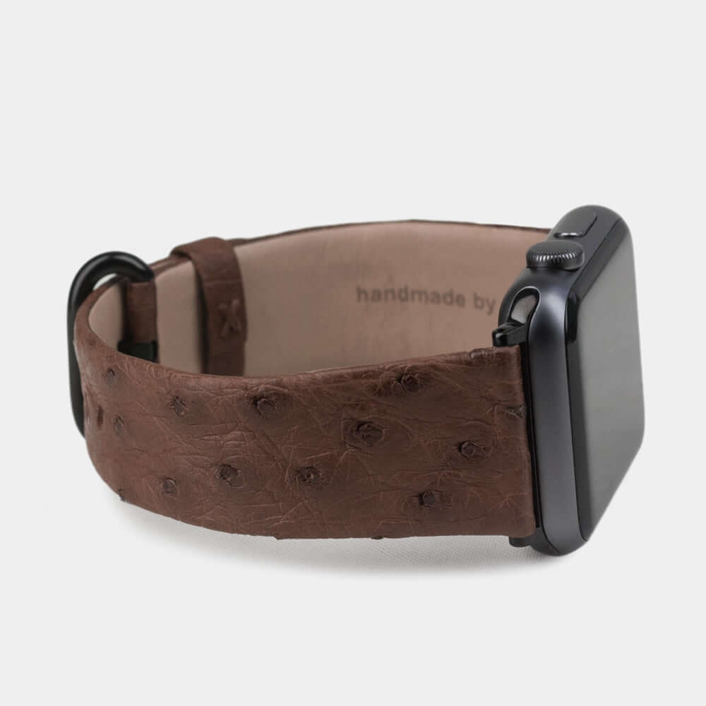 Strap for the Apple Watch 41/42 mm in brown ostrich leather, with black adapters and buckle | 3/4 profile view to see the inner lining leather