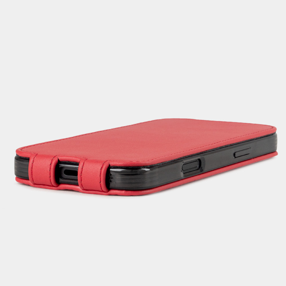 flip case iPhone 17 red premium leather manufactured by Marcel Robert – flat on table view showing ultra thickness and USB-C port opening