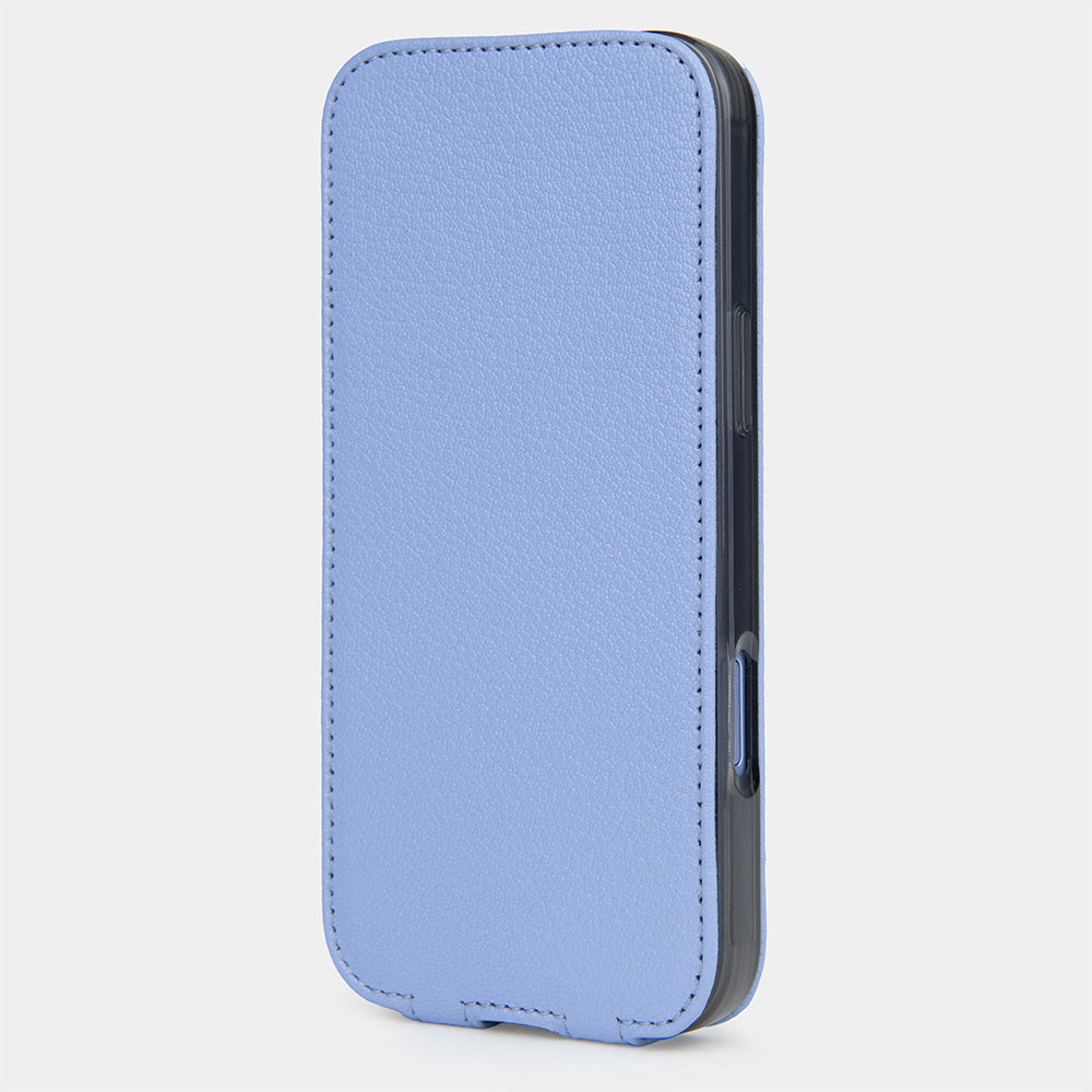 iPhone 18 Pro / Pro Max flip case in blue jeans Sully goat leather – closed front view, the flap fully covering the screen