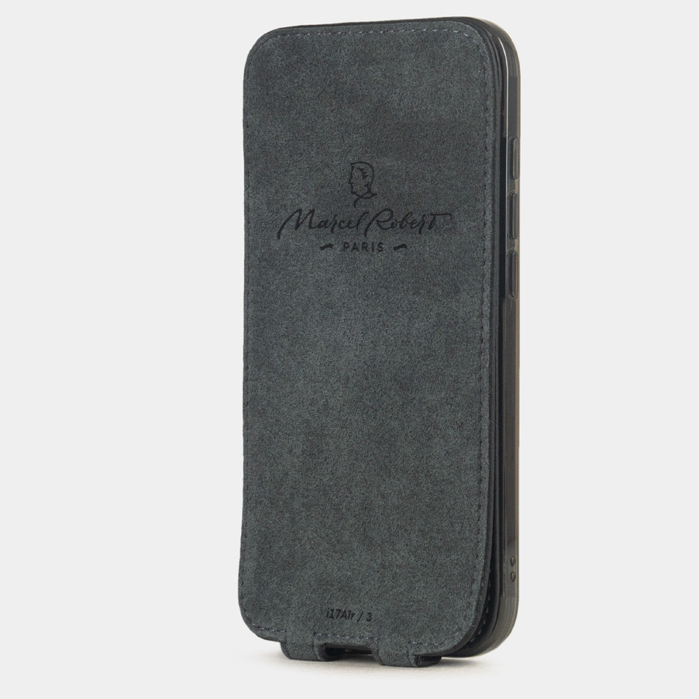 black leather case iPhone 17 Air - interior view showing grey Alcantara lining with magnetic closure, designed to clean and protect the screen