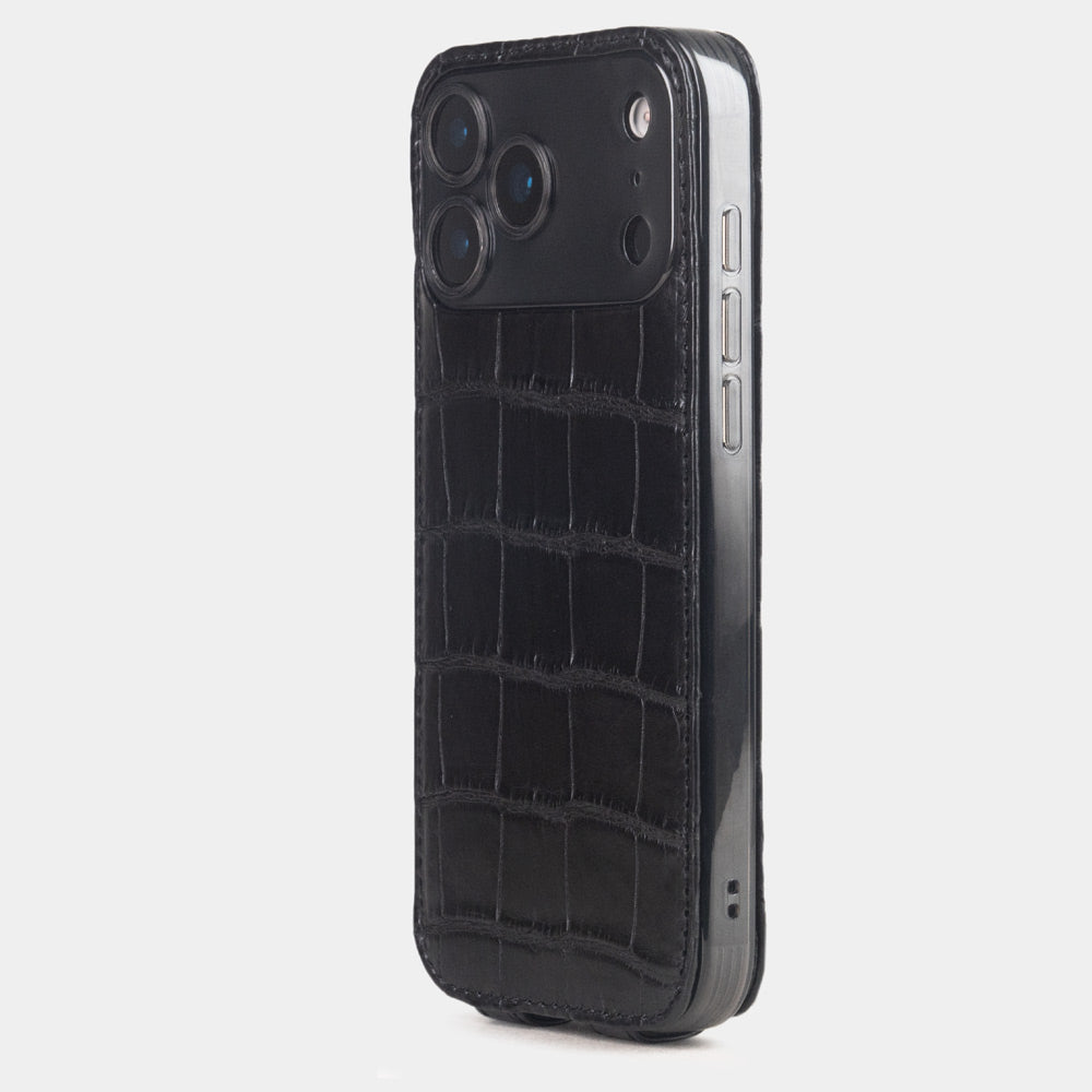 Black crocodile case iPhone 17 Pro – view highlighting the camera protection system
