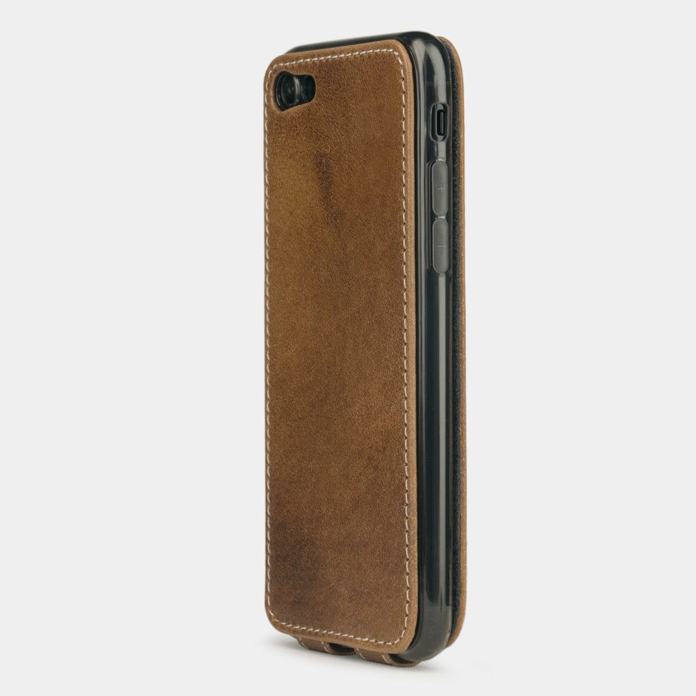 Vintage leather flip case for iPhone SE - view from camera side and how the lenses are efficiently protected