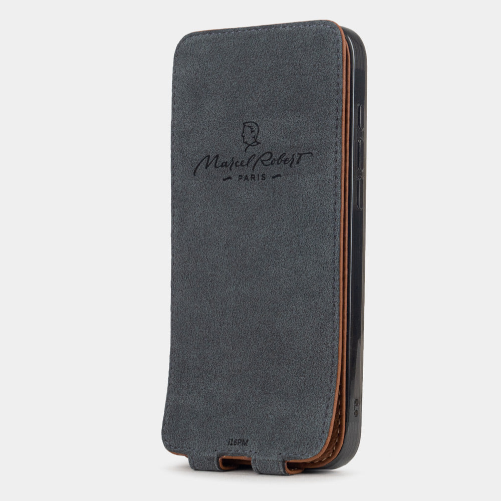 gold leather flip case iPhone 17 - interior view showing grey Alcantara lining with magnetic closure, designed to clean and protect the screen