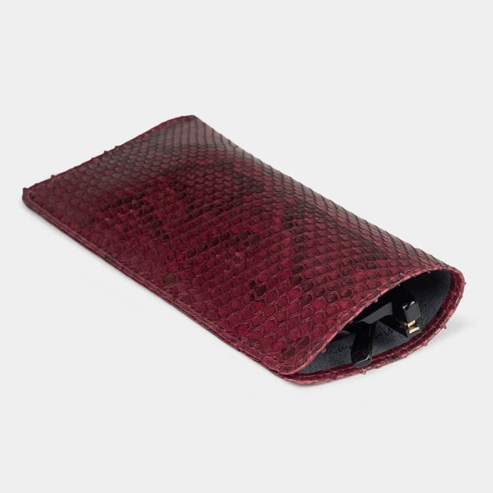 Bordeaux python Pocket glasses pouch seen from the side, glasses inside