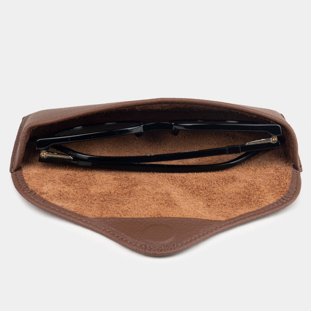Brown calfskin Casual case seen from above, glasses resting on the suede