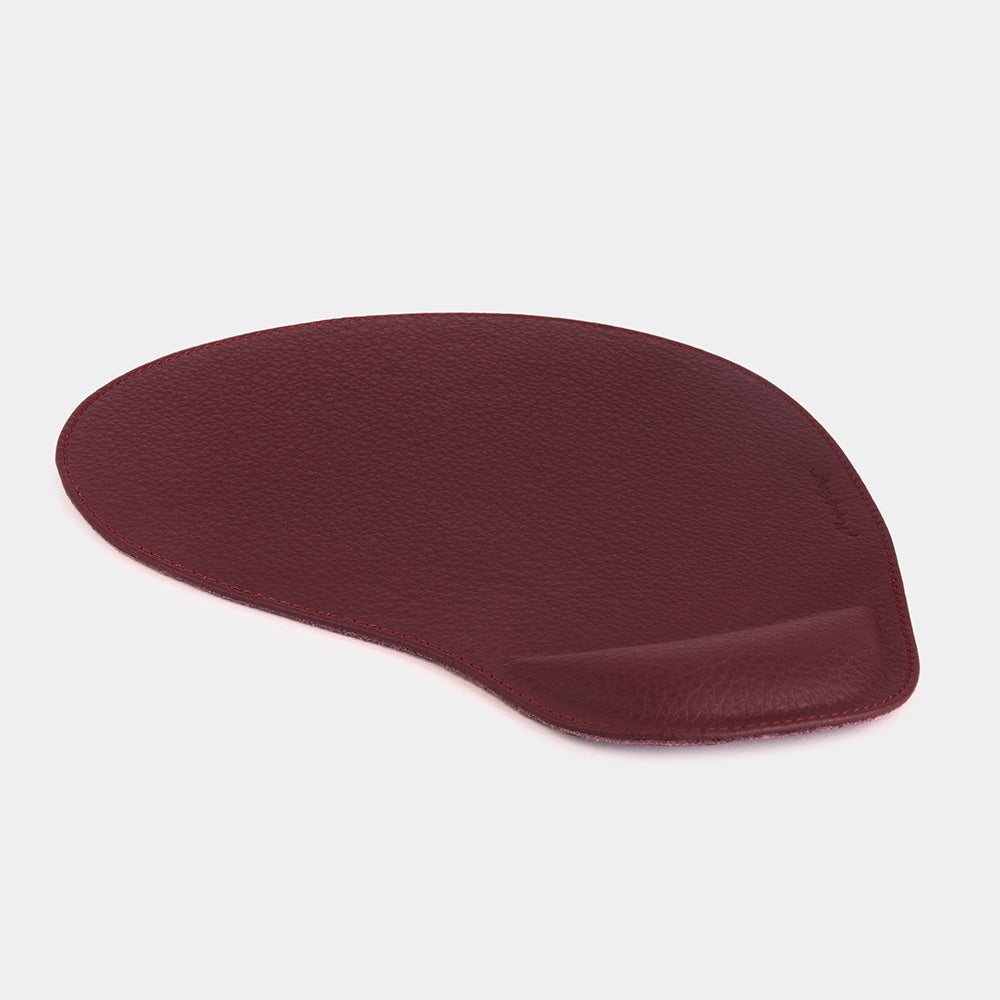 Bordeaux leather mouse pad, side view of the padded wrist rest and stitched edge