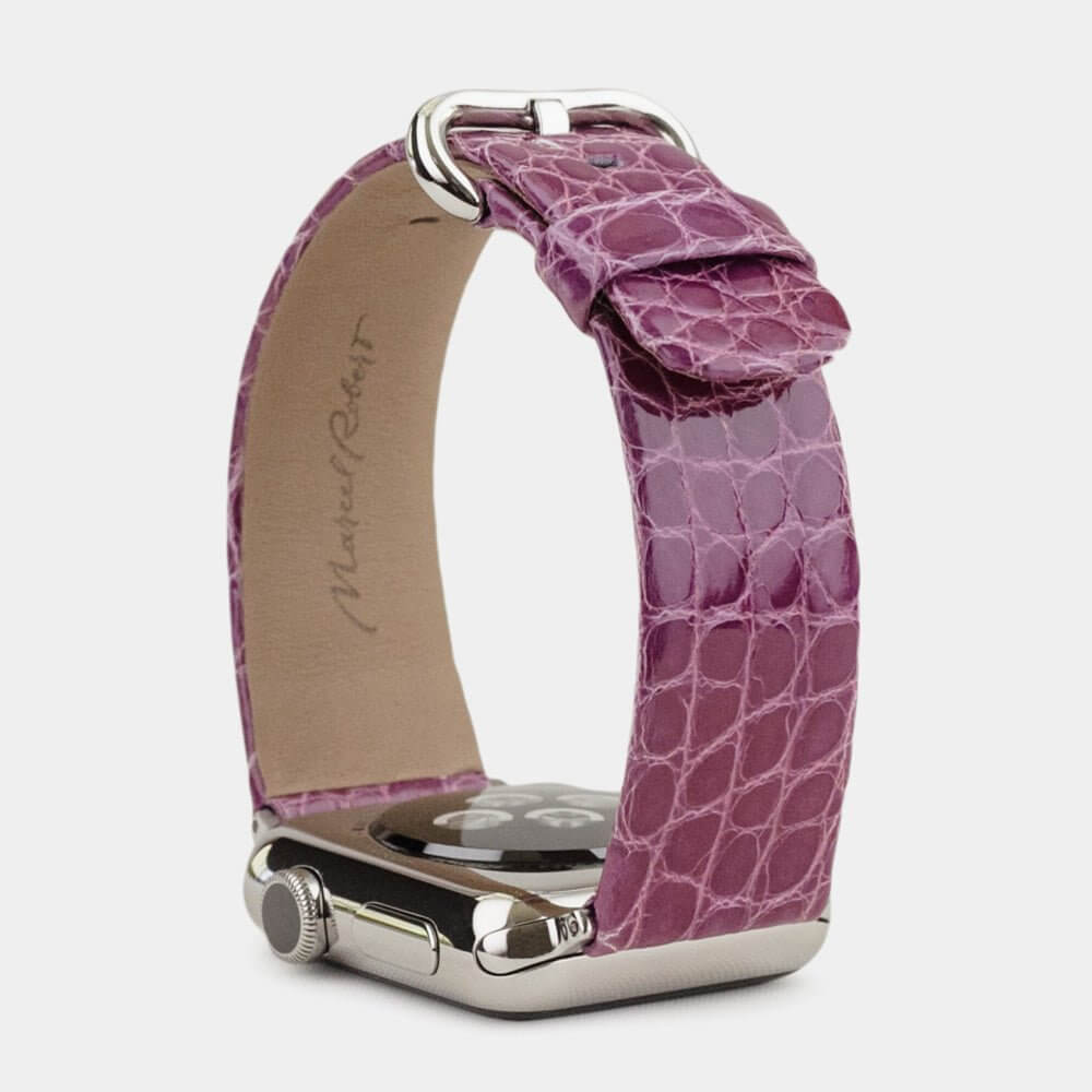 Strap for the Apple Watch 45/46 mm in purple shiny alligator leather, with steel adapters and buckle | full profile view to see the thickness of the strap