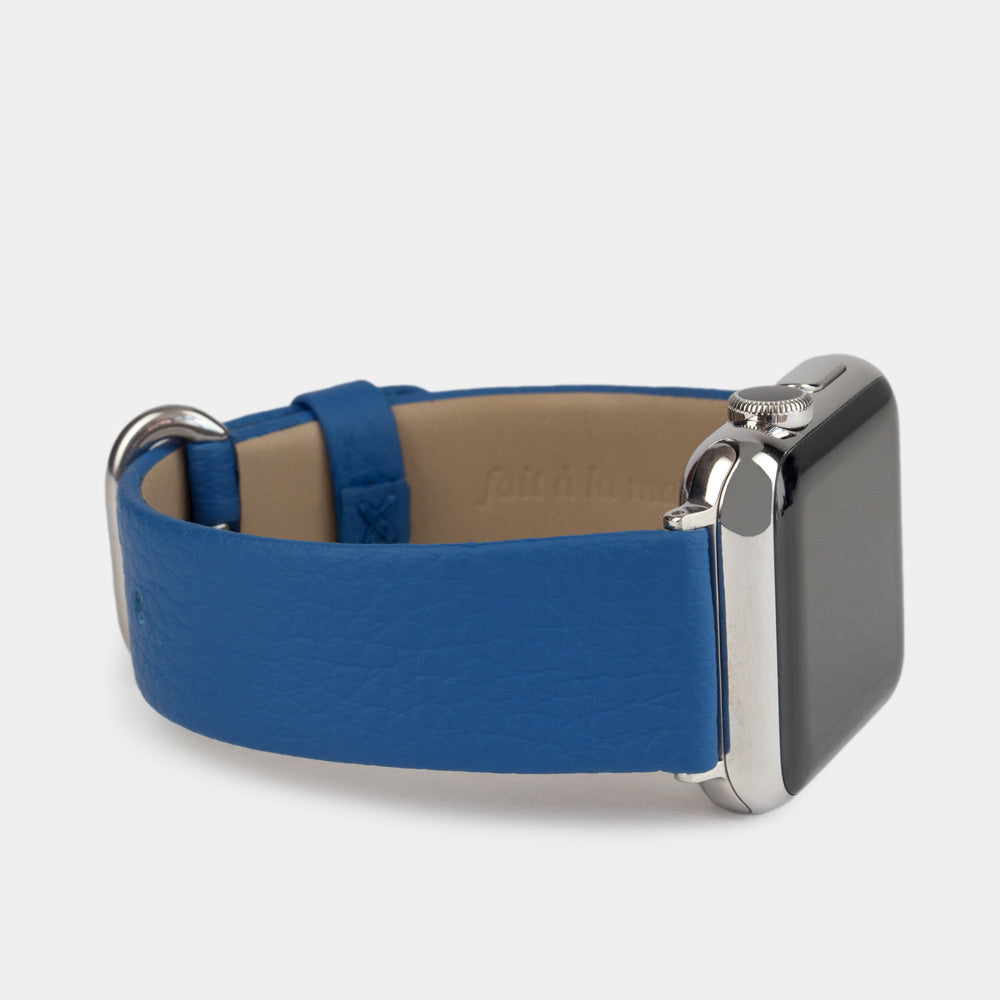 Strap for the Apple Watch 41/42 mm in royal blue soft grained calfskin leather, with steel adapters and buckle | 3/4 profile view to see the inner lining leather