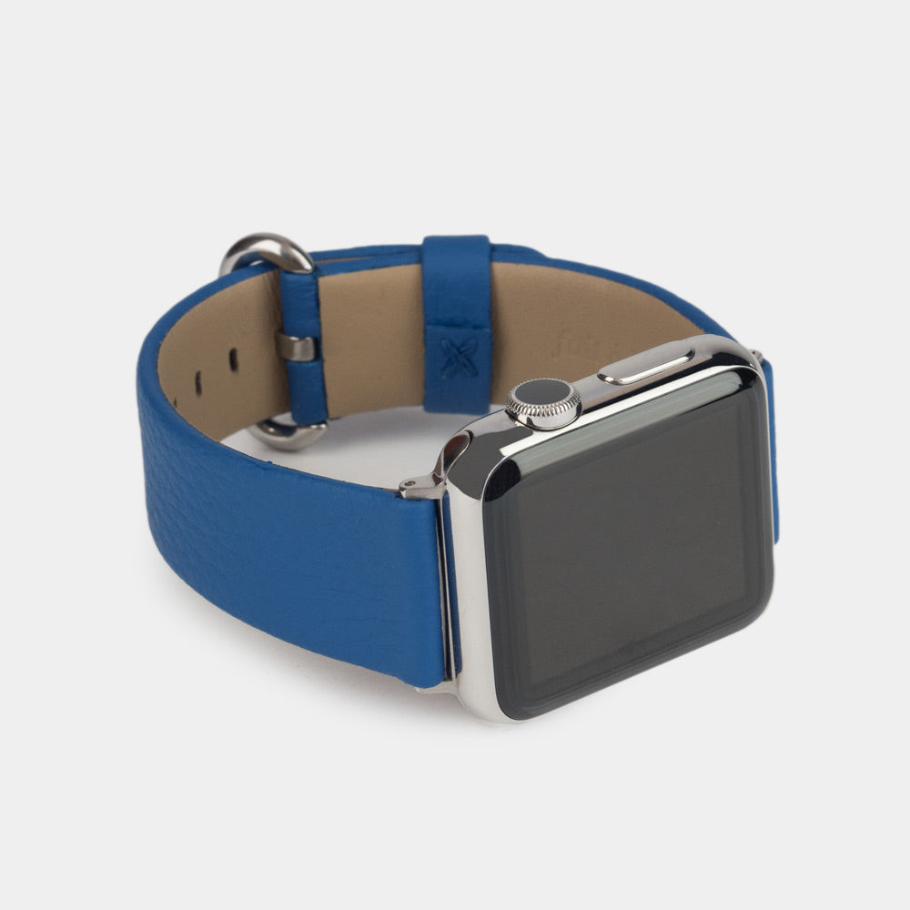 Strap for the Apple Watch 41/42 mm in royal blue soft grained calfskin leather, with steel adapters and buckle | profile view to better see the leather grain