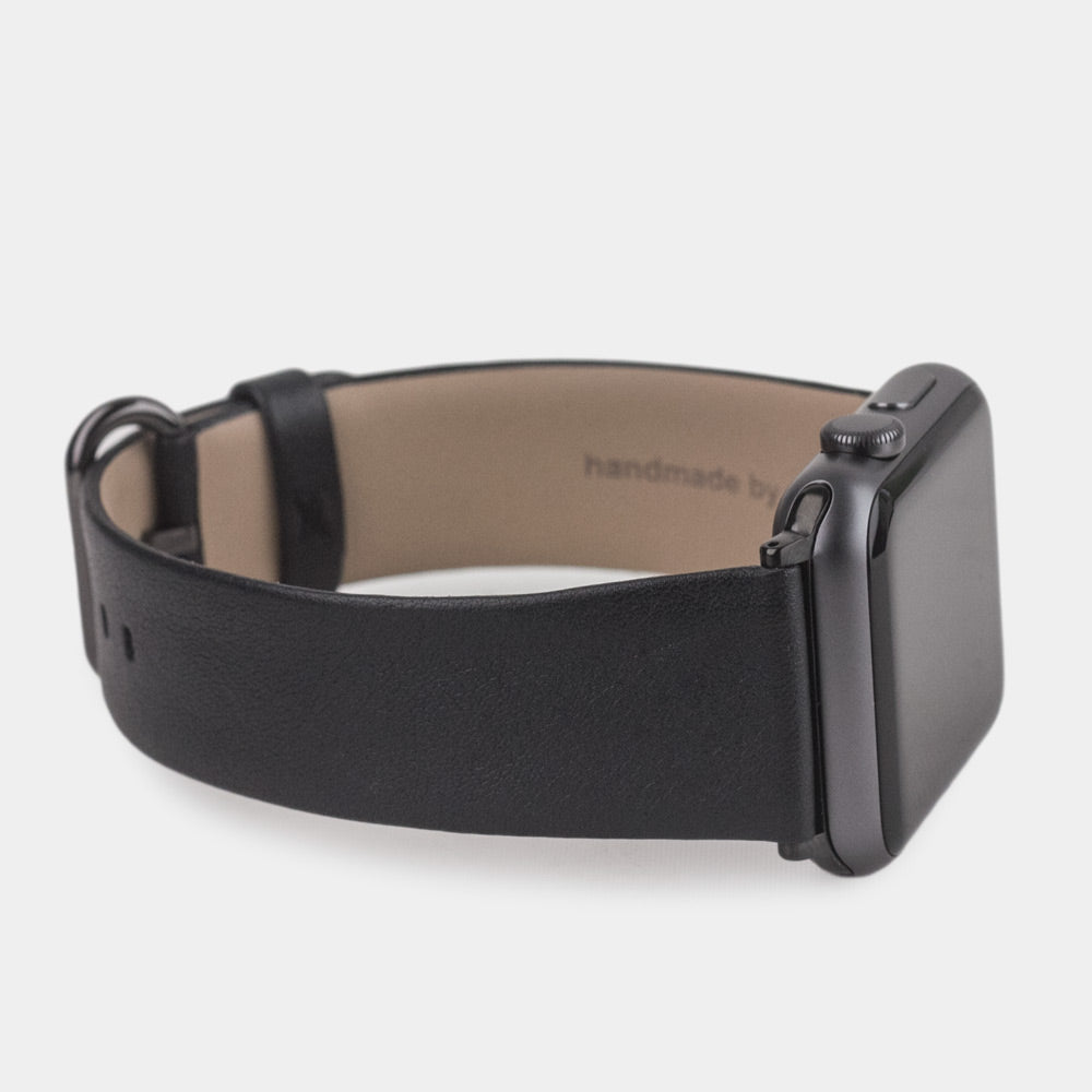 Strap for the Apple Watch 45/46 mm in black smooth calfskin leather, with black adapters and buckle | 3/4 profile view to see the inner lining leather