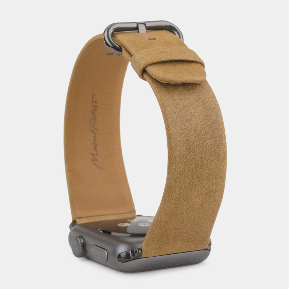 Strap for the Apple Watch 45/46 mm in vintage smooth calfskin leather, with black adapters and buckle | watch case on bottom to see leather texture, inner lining and the buckle