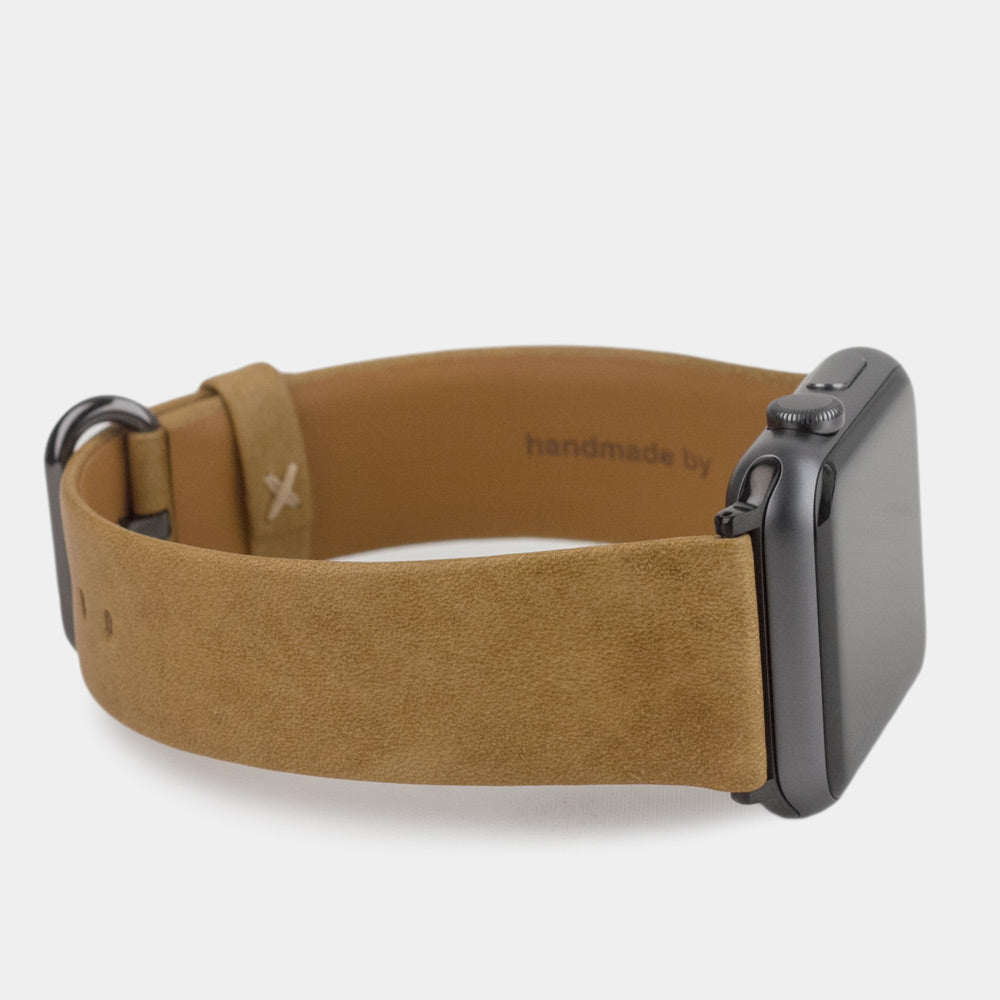 Strap for the Apple Watch 45/46 mm in vintage smooth calfskin leather, with black adapters and buckle | 3/4 profile view to see the inner lining leather