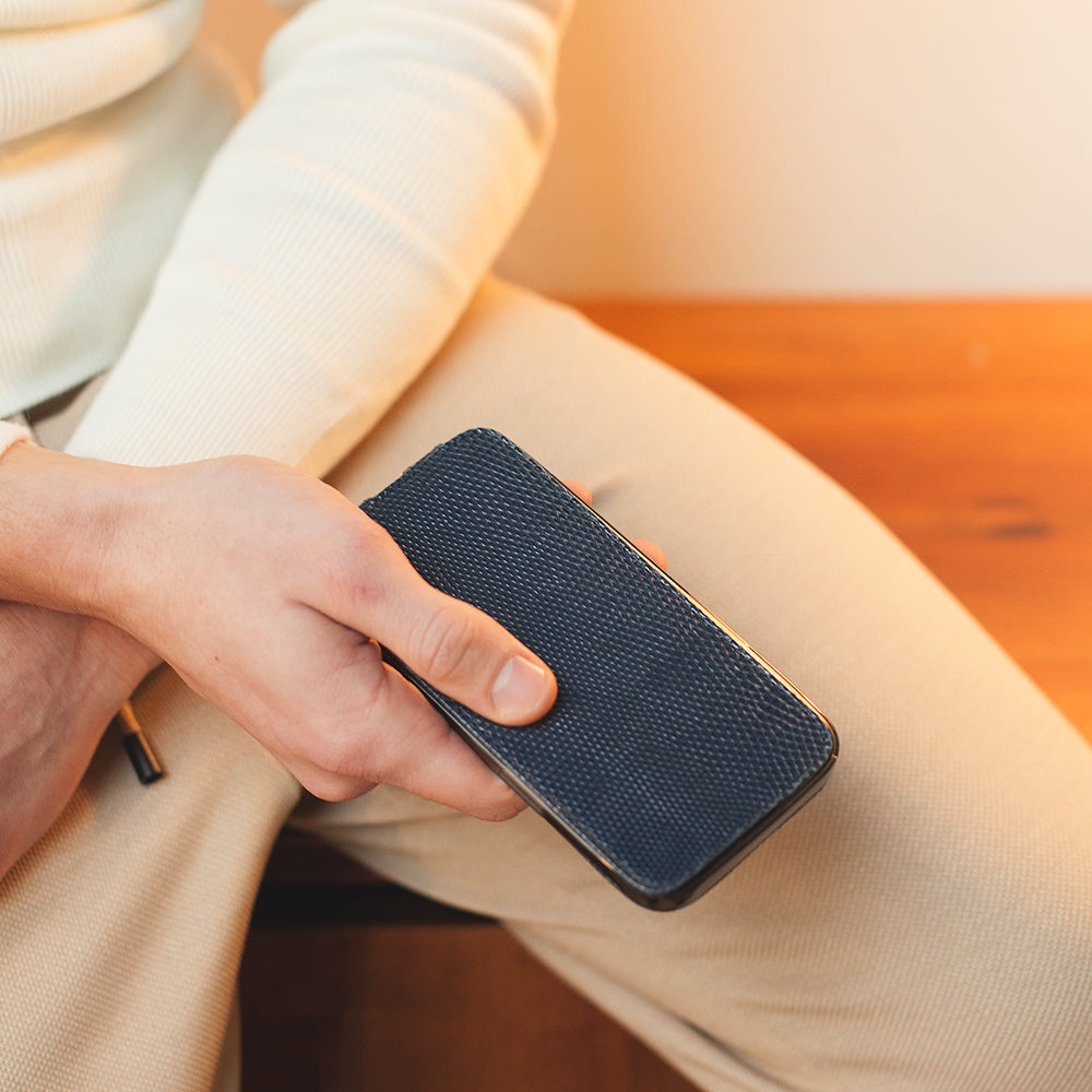 case iPhone 13 pro lizard blue