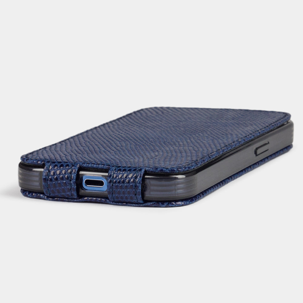 iPhone 14 Pro Max flip case in blue lizard leather – Marcel Robert | detail view