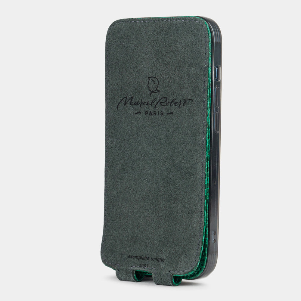 iPhone 14 Pro Max flip case in green lizard leather – Marcel Robert | detail view