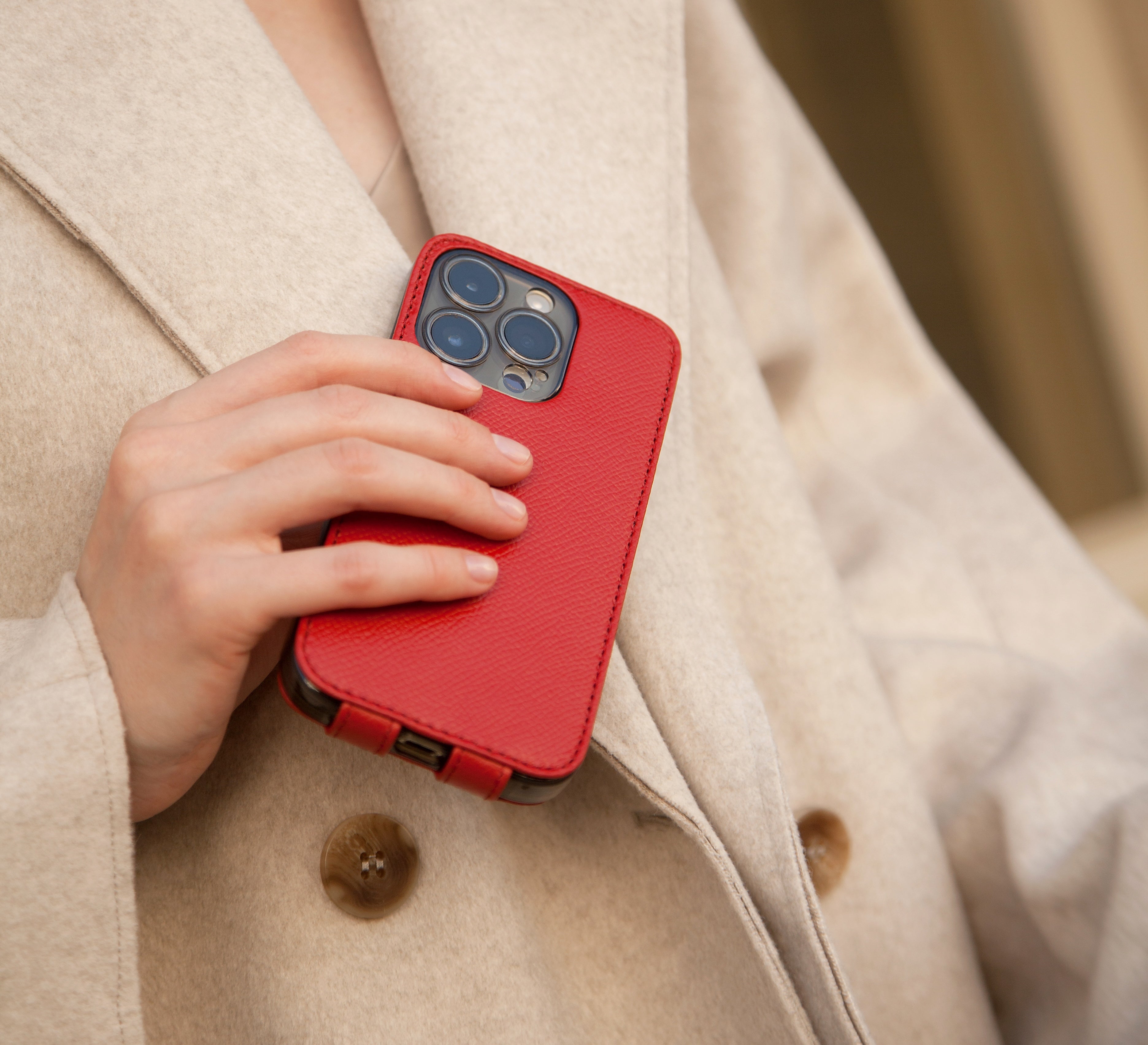case iPhone 16 pro red