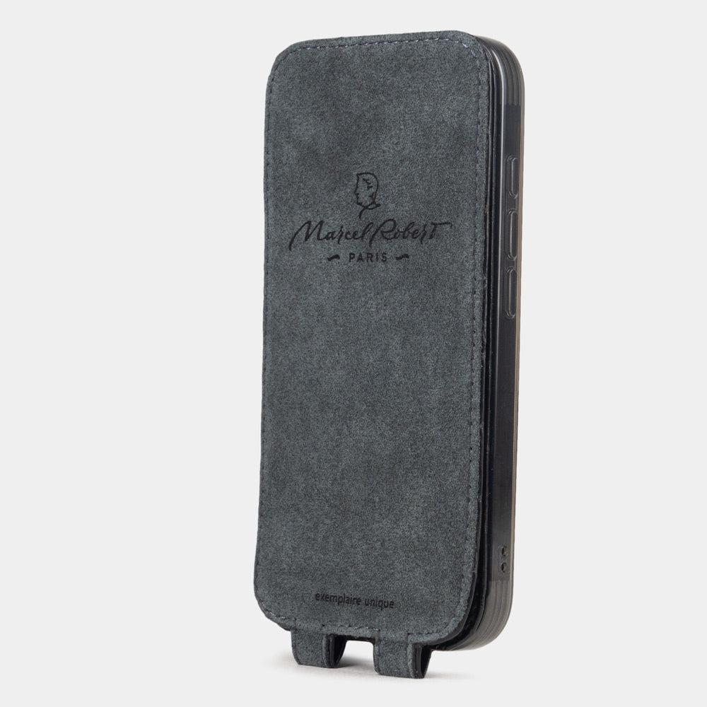 Black crocodile case iPhone 17 Pro – interior view showing grey Alcantara lining with magnetic closure, designed to clean and protect the screen