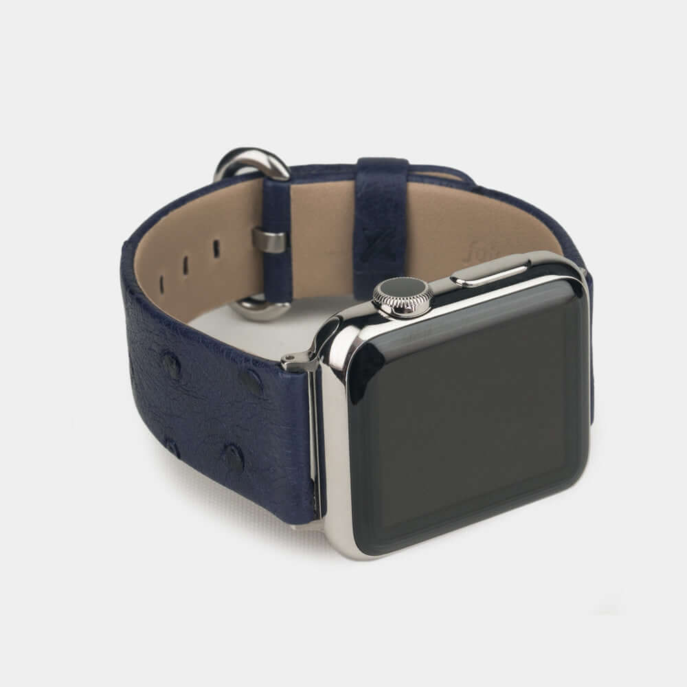 Strap for the Apple Watch 41/42 mm in blue ostrich leather, with steel adapters and buckle | close-up on the inner lining leather and the brand stamp