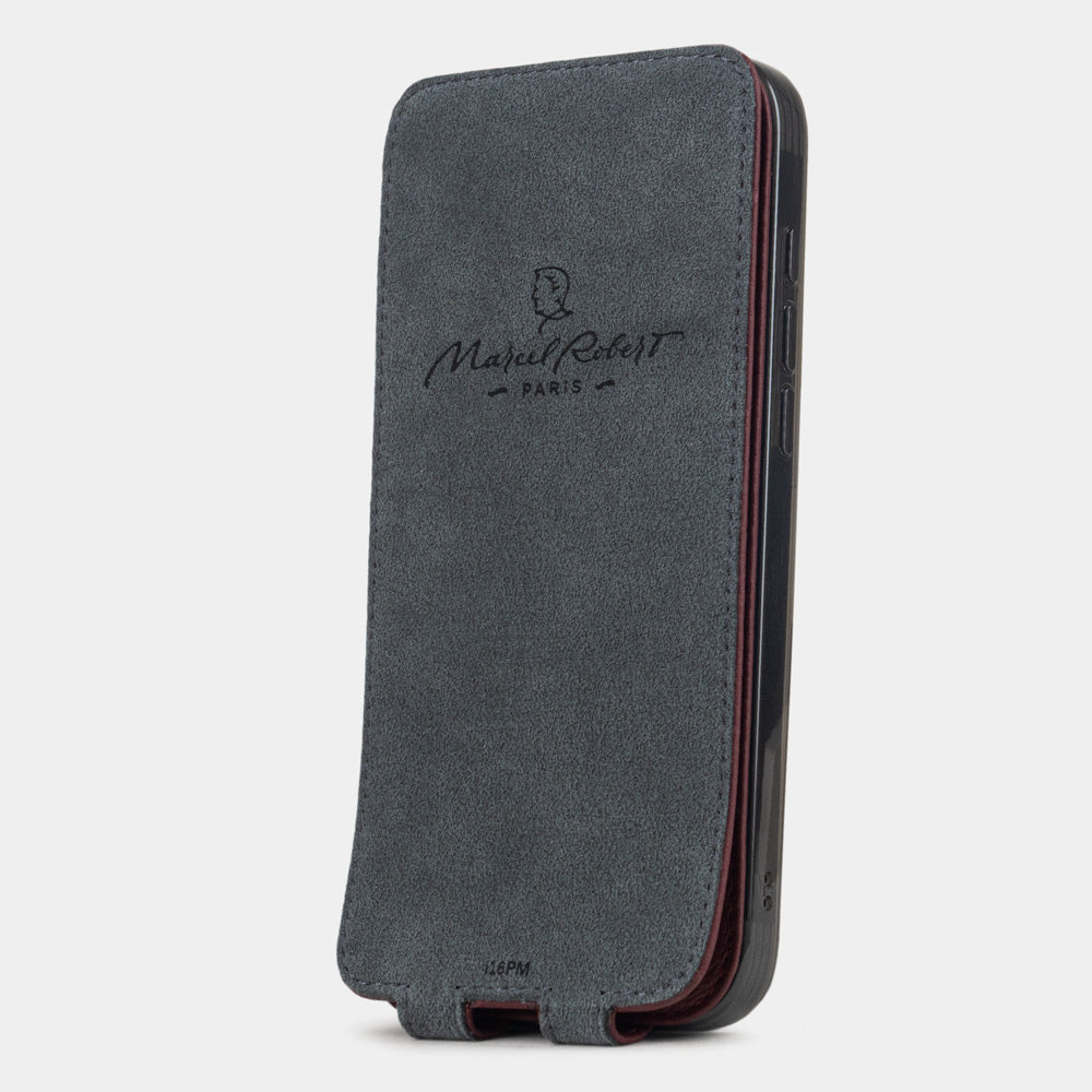 bordeaux premium leather case iPhone 17 Pro – interior view showing grey Alcantara lining with magnetic closure, designed to clean and protect the screen
