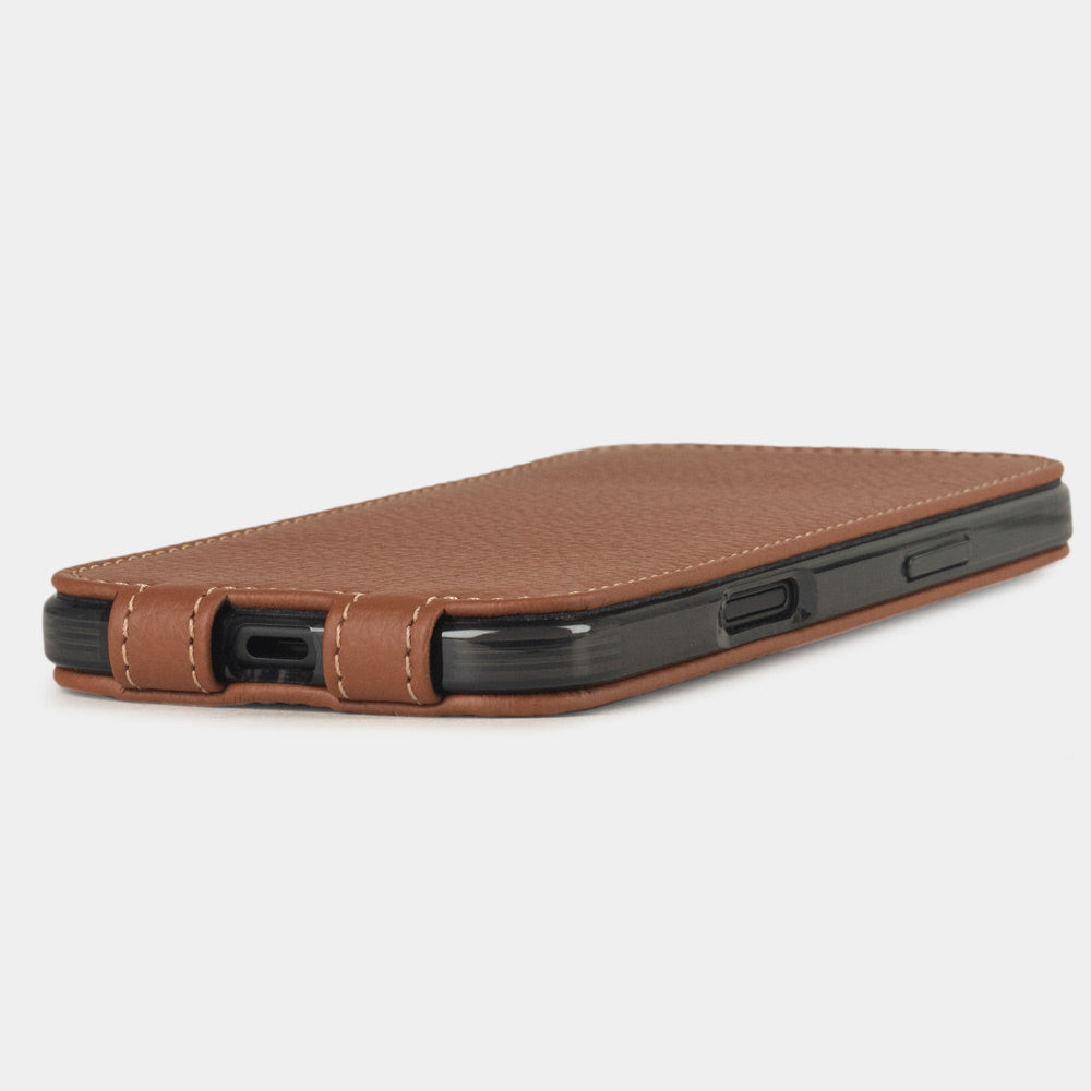 gold leather case iPhone 17 Air - flat side view displaying ultra-thin handcrafted design, USB-C port opening and precise edge finishing