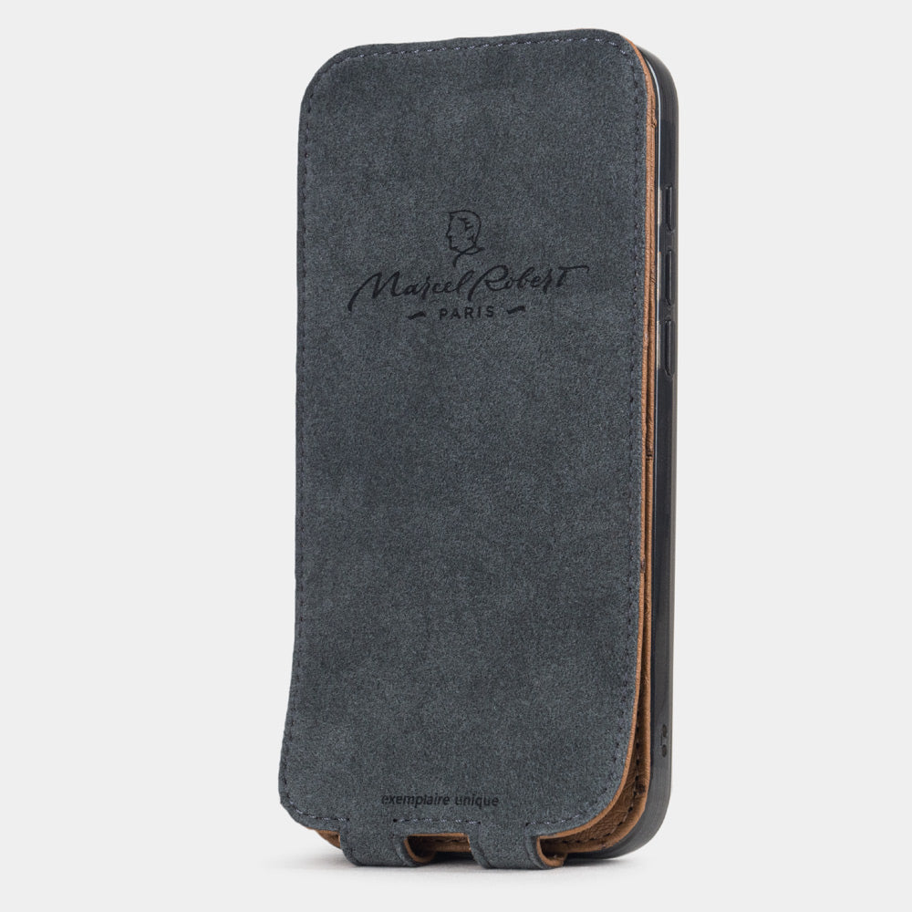 Gold Ostrich Case iPhone 17 Air - interior view showing grey Alcantara lining with magnetic closure, designed to clean and protect the screen