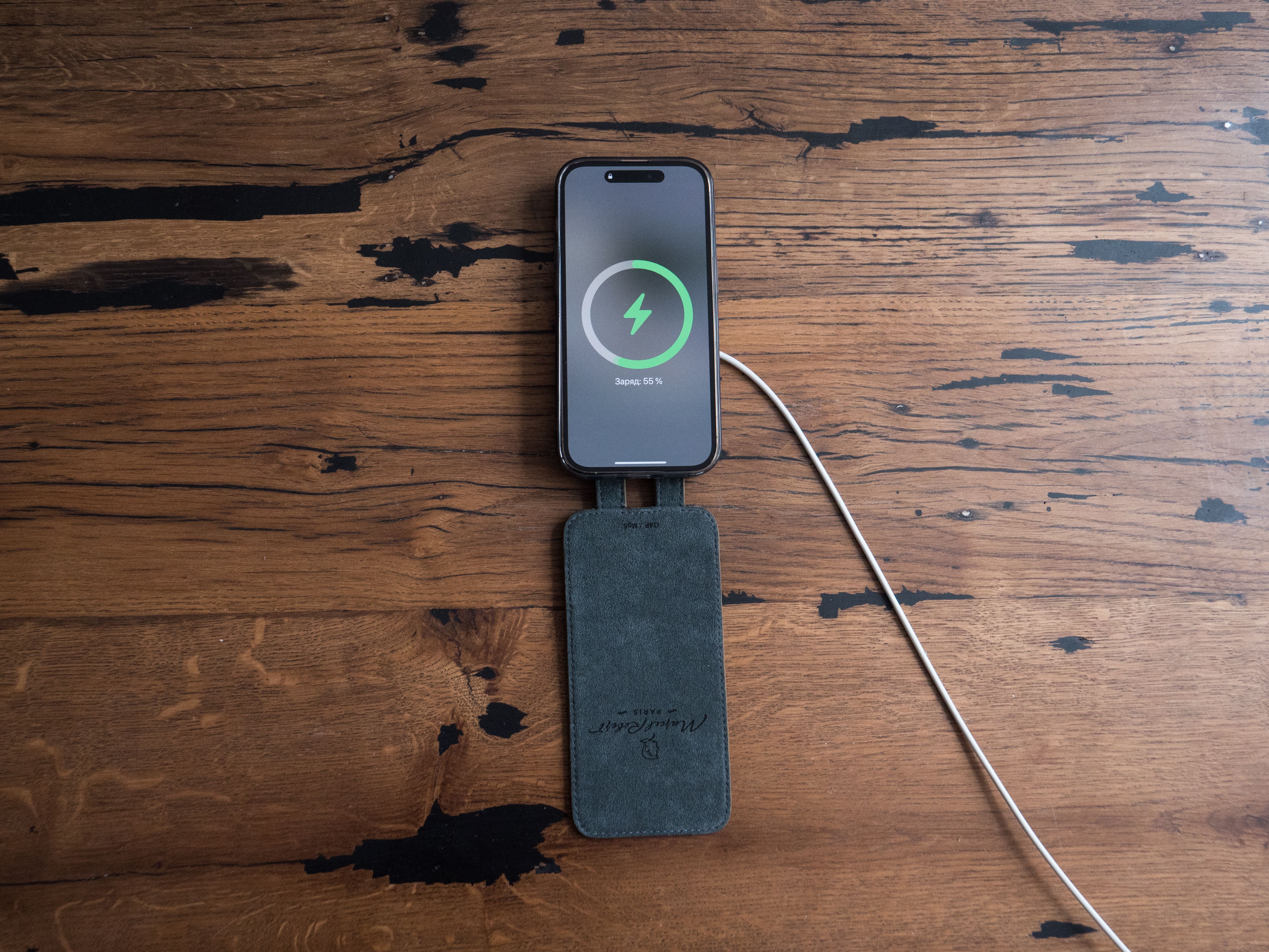 Stylish Leather Flip Case iPhone 14 Bordeaux | Marcel Robert - 12