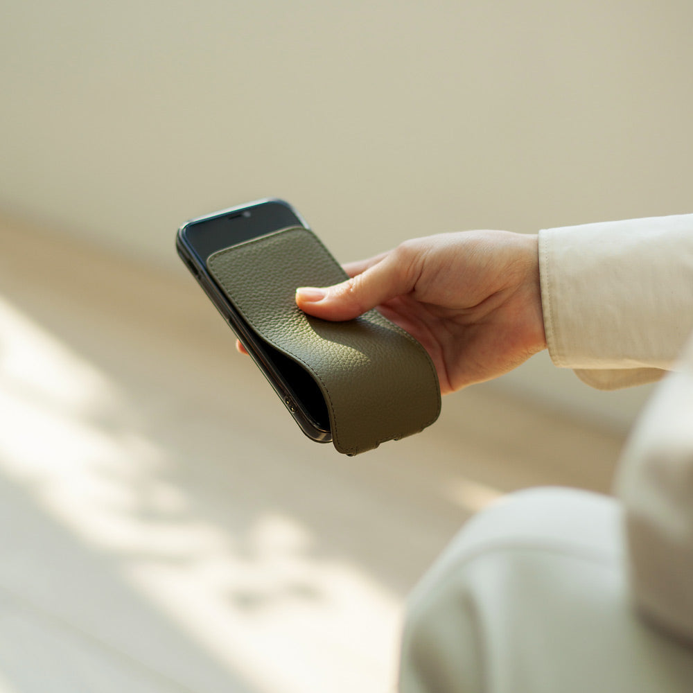 Luxury Green Leather Flip Case for iPhone 14 | Marcel Robert - 1