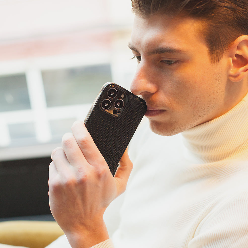 case iPhone 13 pro lizard black