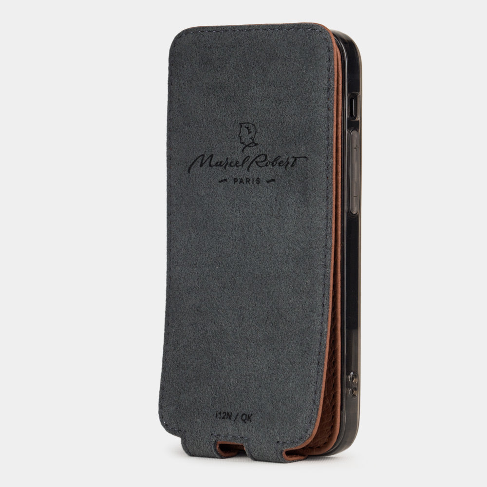 gold leather flip case for iPhone 12 mini, vertical position, cover folded and secured to the back of the iPhone thanks to its integrated magnet system, revealing the grey microfibre lining