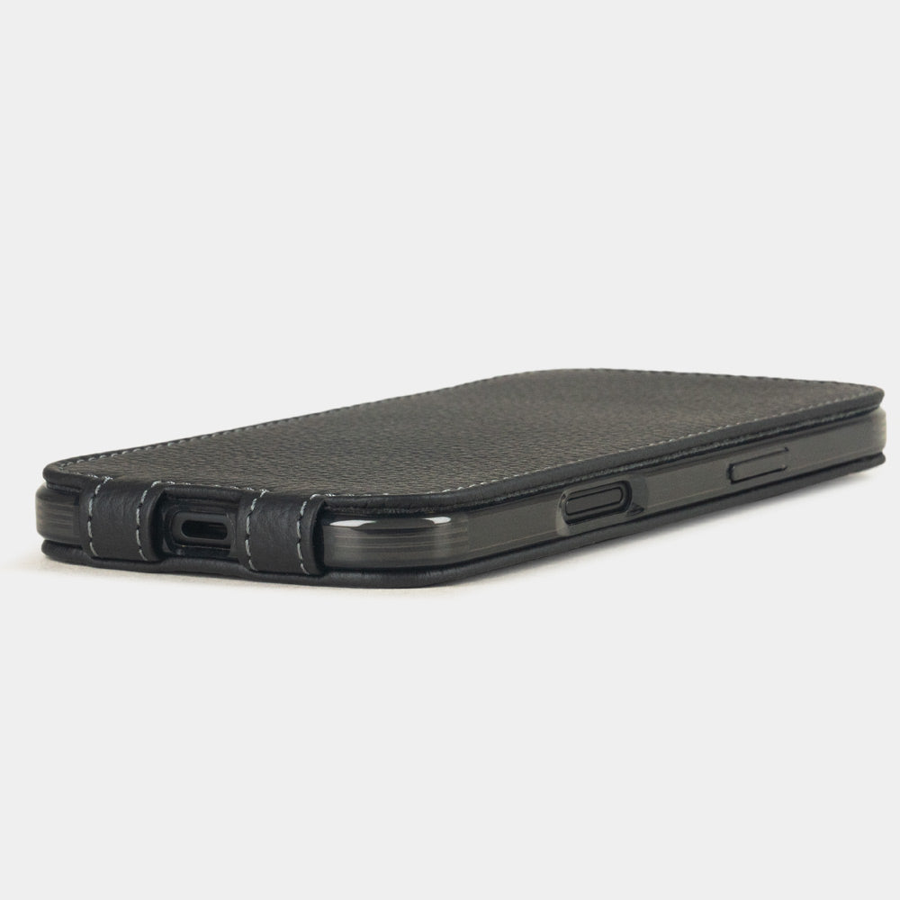 black leather case iPhone 17 Air - flat side view displaying ultra-thin handcrafted design, USB-C port opening and precise edge finishing