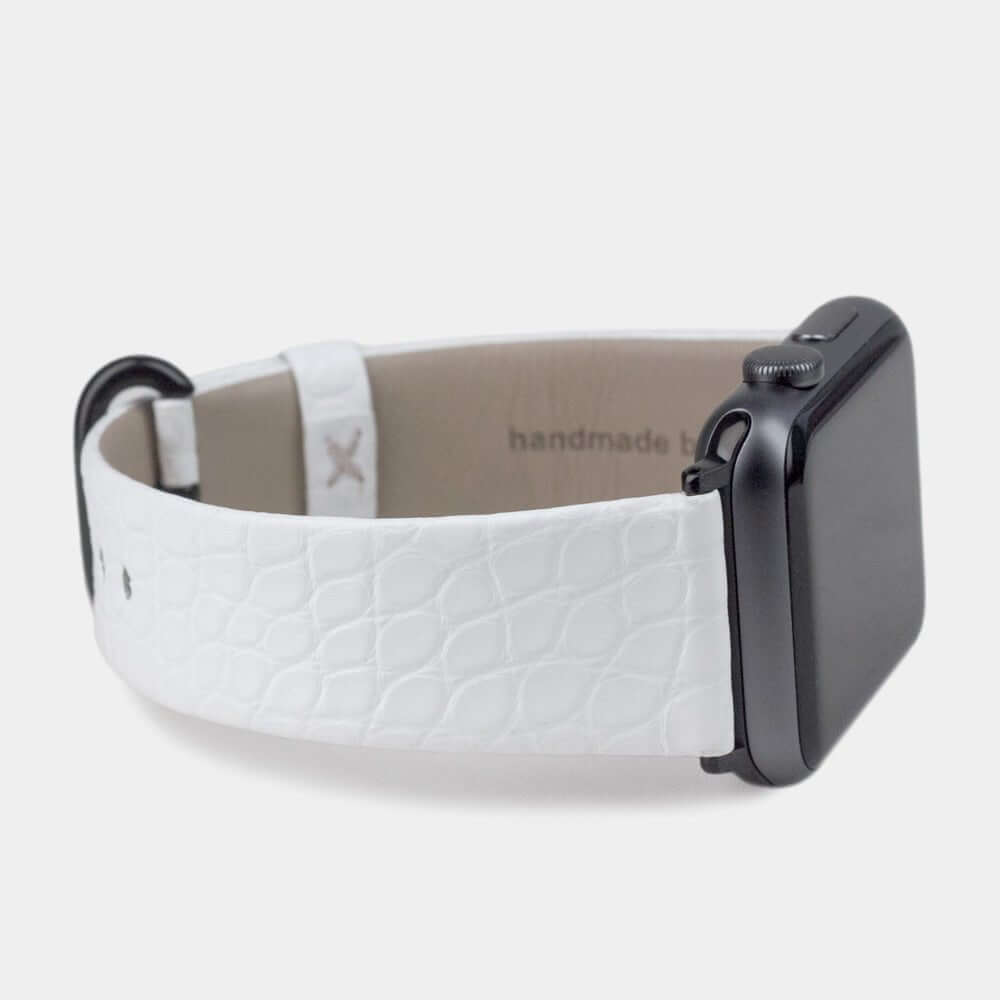 Strap for the Apple Watch 45/46 mm in white matte alligator leather, with black adapters and buckle | 3/4 profile view to see the inner lining leather