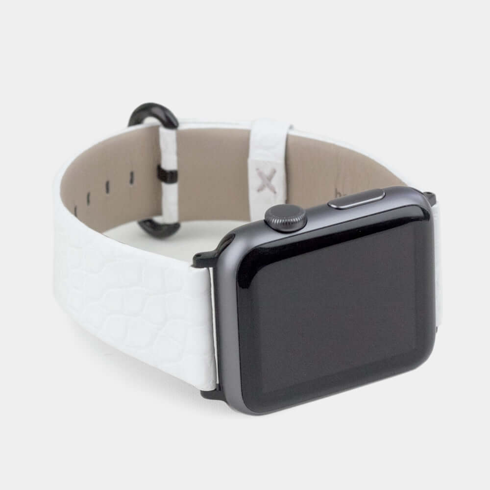 Strap for the Apple Watch 45/46 mm in white matte alligator leather, with black adapters and buckle | 3/4 profile view to see the inner lining leather