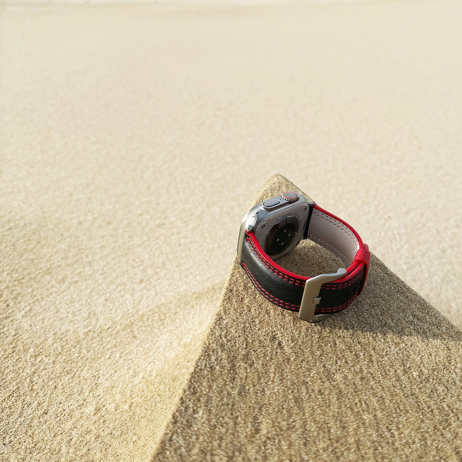 Leather Strap Apple Watch Ultra Black & Red | Marcel Robert - 4