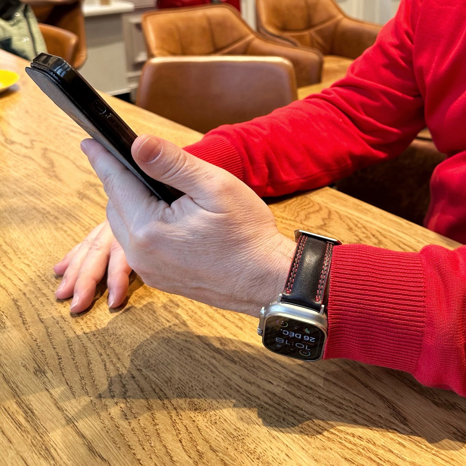 Leather Strap Apple Watch Ultra Black & Red | Marcel Robert - 2
