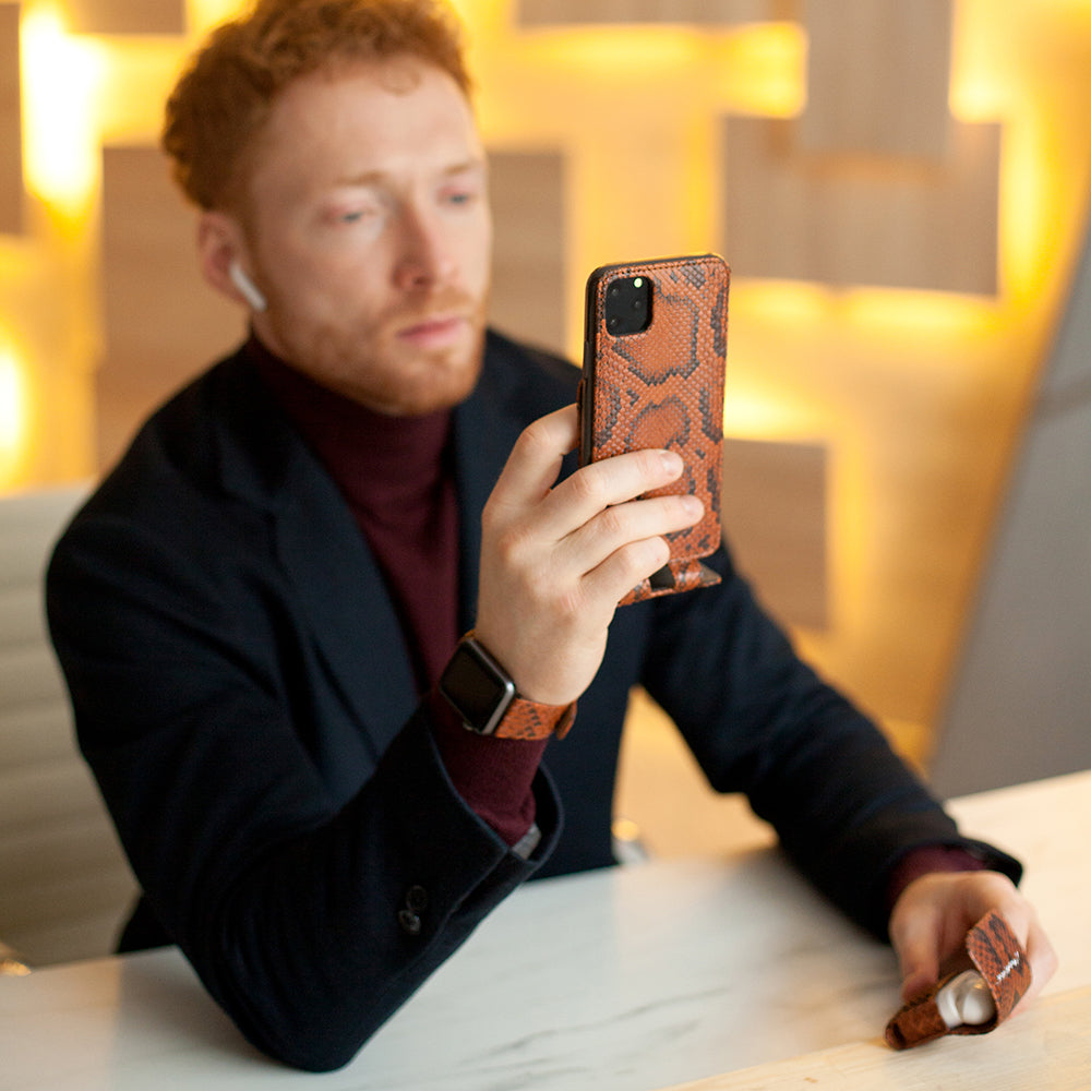 case iPhone 11 Pro Max python gold