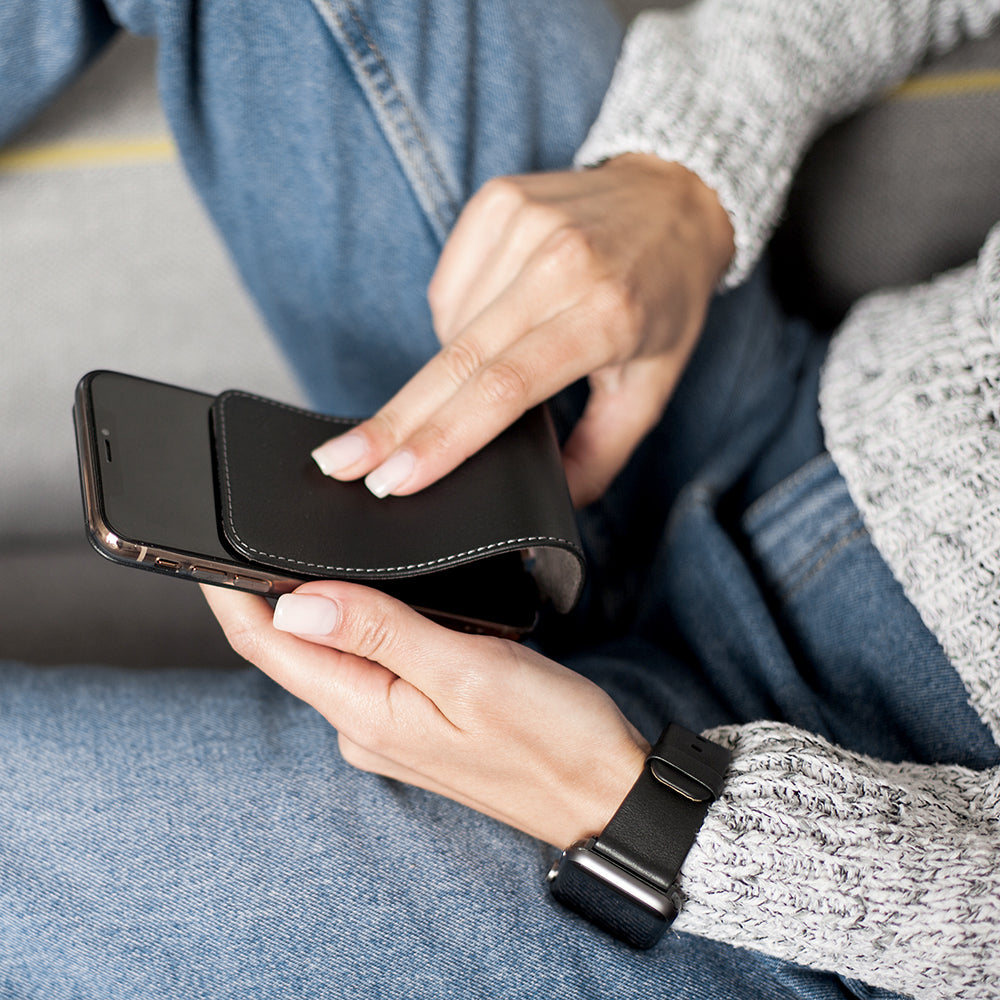 iPhone XS Max Black Leather Case – Magnetic Flip Cover