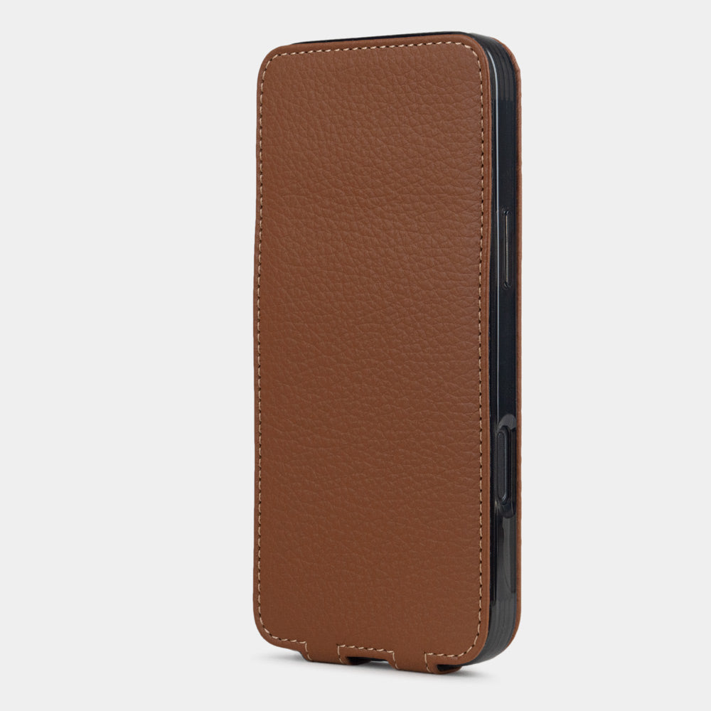gold leather flip case iPhone 17 – upright closed view highlighting the magnetic front cover fully protecting the screen, elegant silhouette