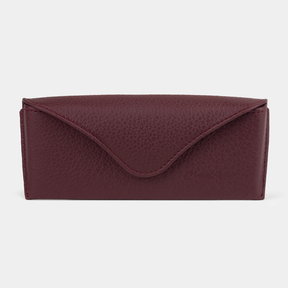 Casual glasses case in bordeaux calfskin, front view with the flap closed