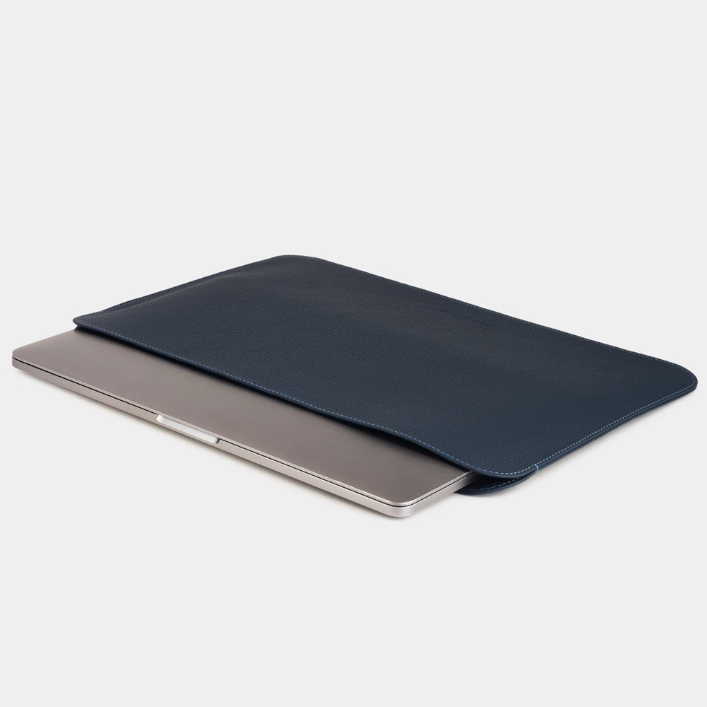 Leather laptop sleeve for MacBook Air 15 inch, blue – the sleeve holding the laptop, showing the close cut