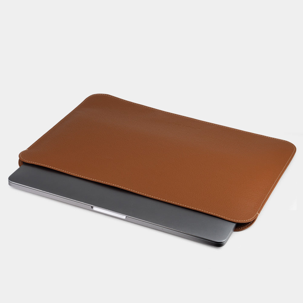 Leather laptop sleeve for MacBook Air 15 inch, gold – the sleeve holding the laptop, showing the close cut