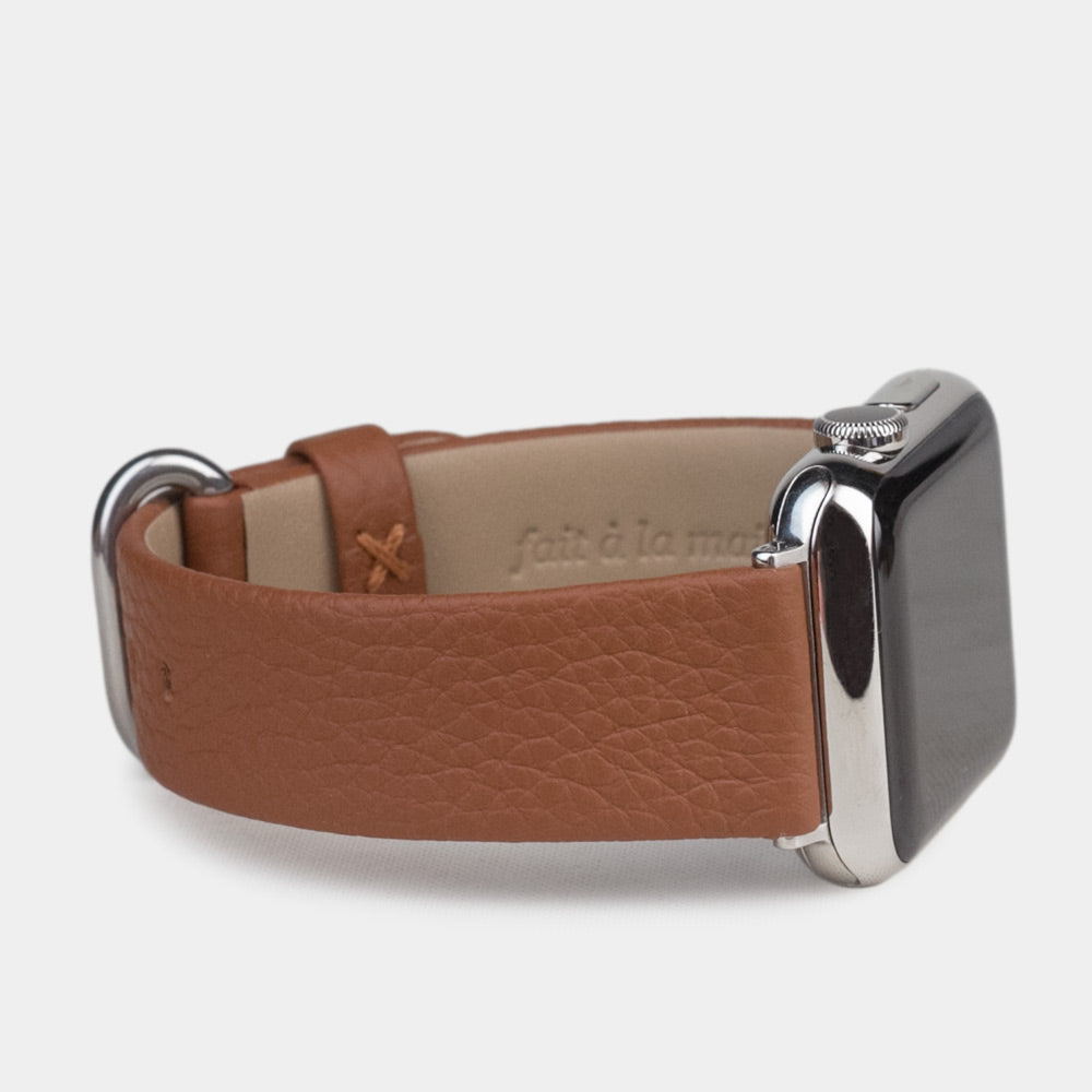 Strap for the Apple Watch 41/42 mm in Gold soft grained calfskin leather, with steel adapters and buckle | close-up on the inner lining leather and the brand stamp