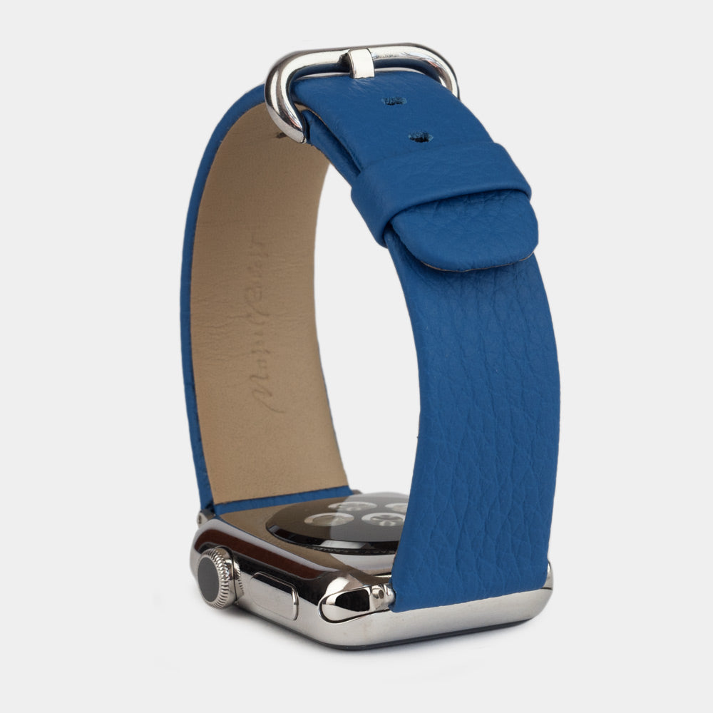 Strap for the Apple Watch 41/42 mm in royal blue soft grained calfskin leather, with steel adapters and buckle | close-up on the inner lining leather and the brand stamp