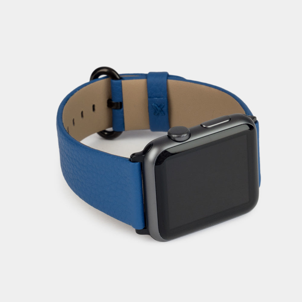 Strap for the Apple Watch 41/42 mm in royal blue soft grained calfskin leather, with black adapters and buckle | profile view to better see the leather grain