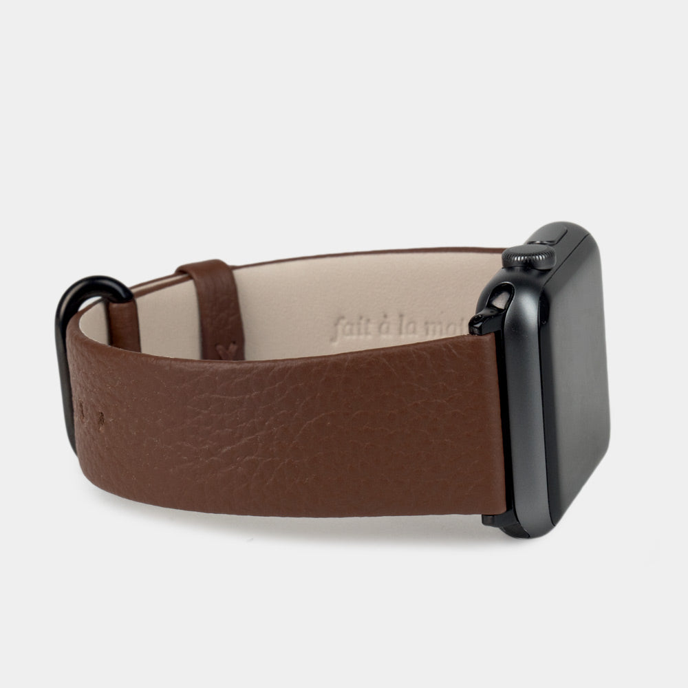 Strap for the Apple Watch 41/42 mm in brown soft grained calfskin leather, with black adapters and buckle | 3/4 profile view to see the inner lining leather